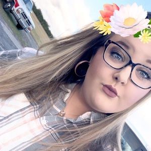 Meet your Posher, Caitlin